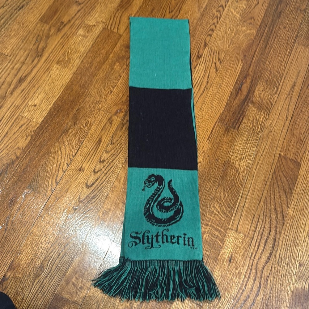 Harry Potter scarf giveaway at Mets game